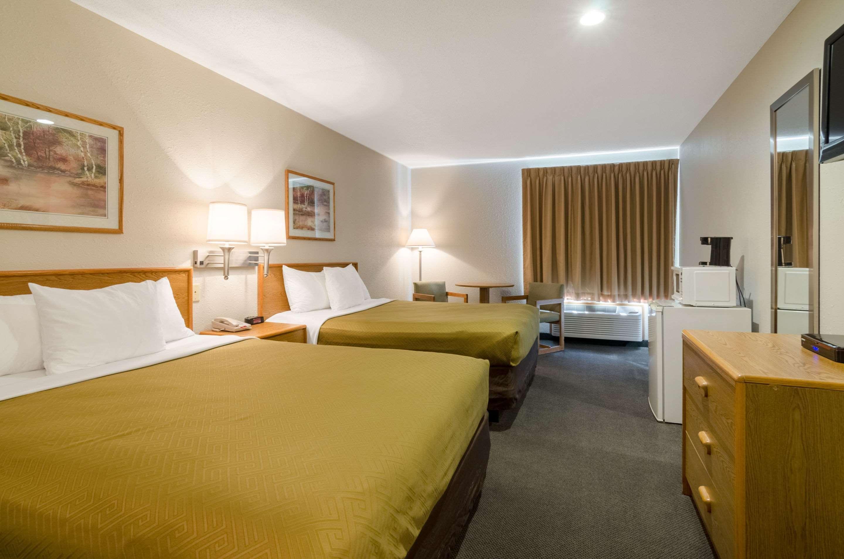 Ainsworth Rodeway Inn מראה חיצוני תמונה