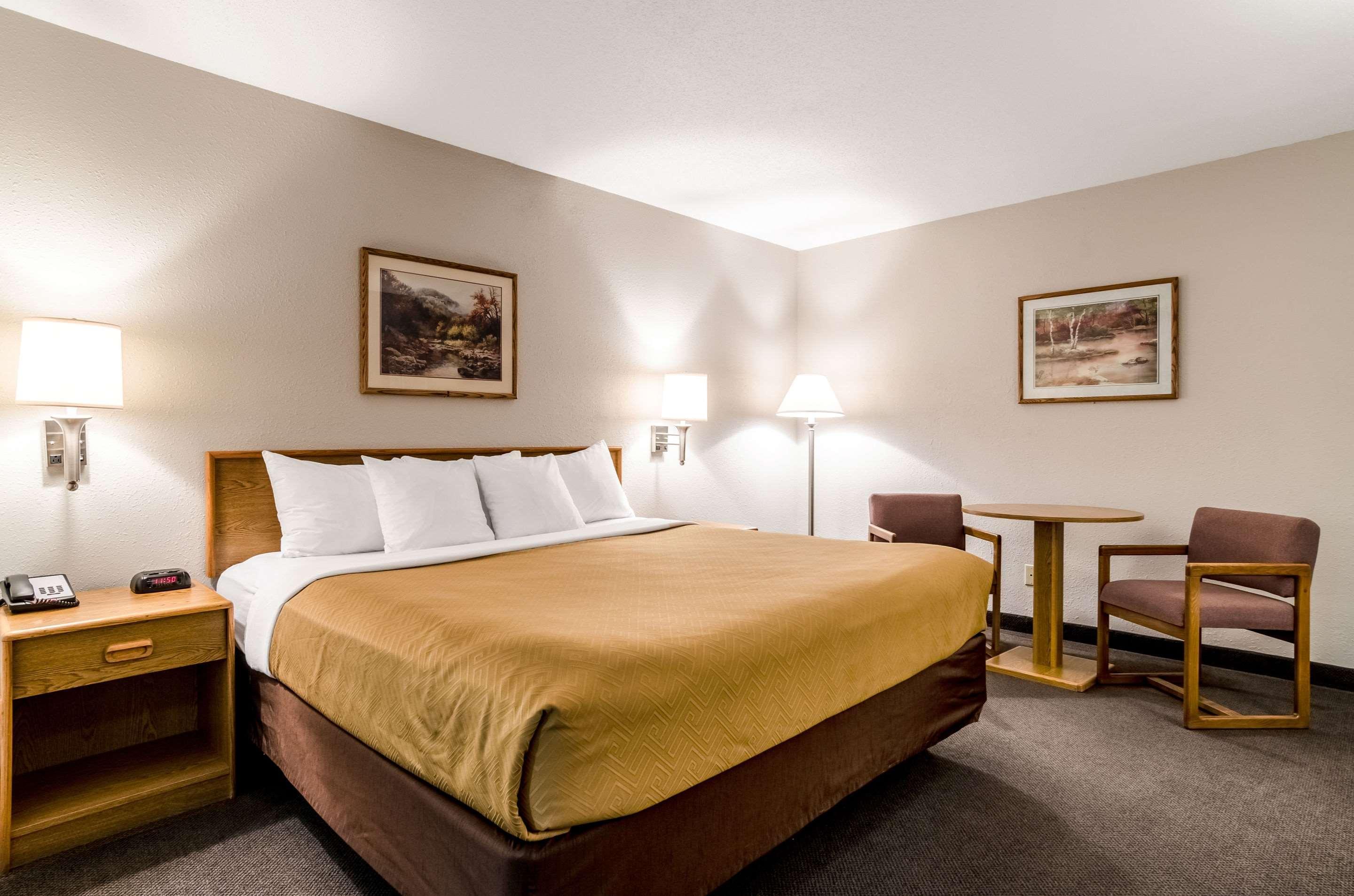 Ainsworth Rodeway Inn מראה חיצוני תמונה