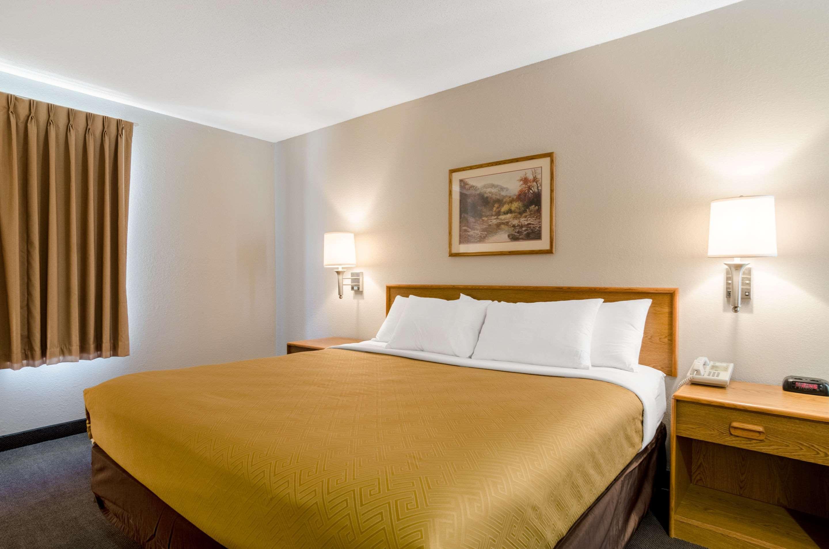 Ainsworth Rodeway Inn מראה חיצוני תמונה