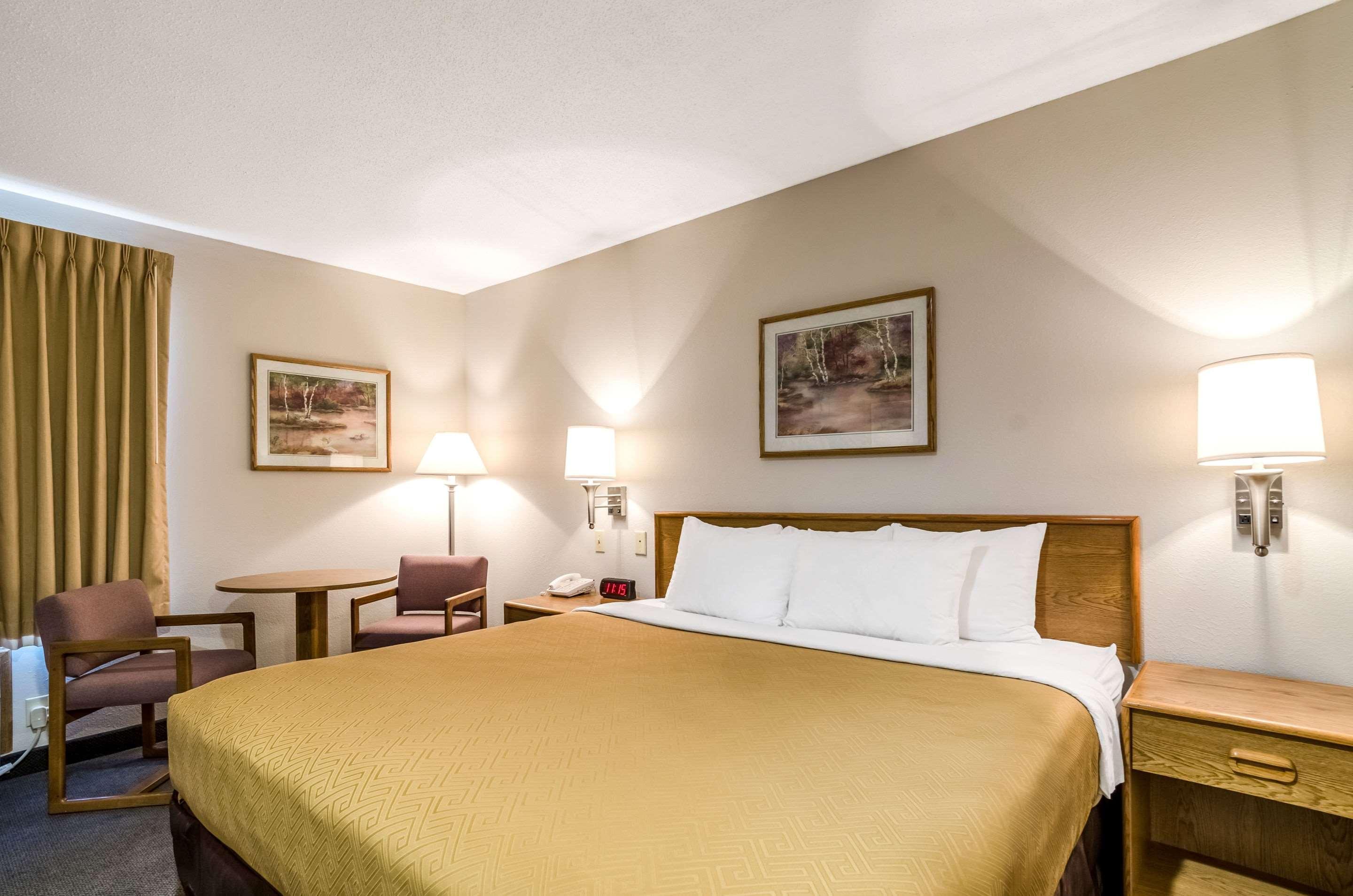 Ainsworth Rodeway Inn מראה חיצוני תמונה