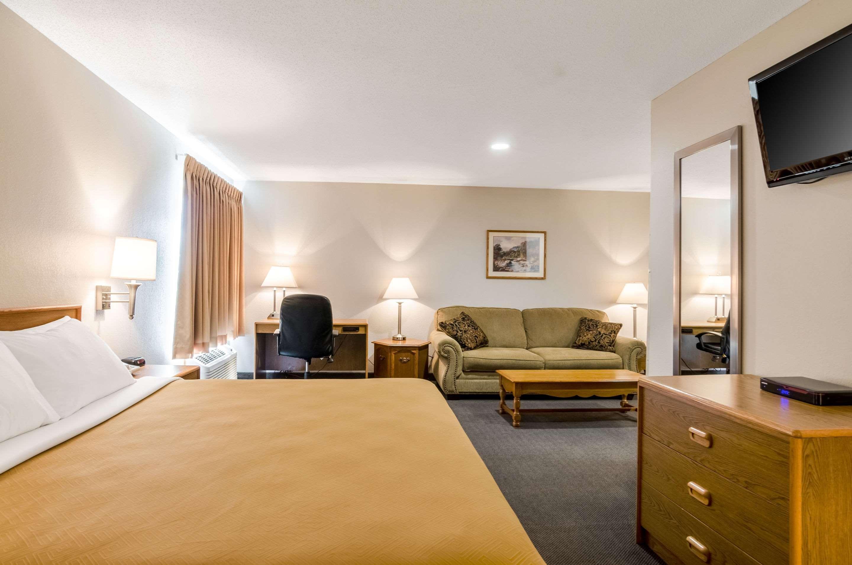Ainsworth Rodeway Inn מראה חיצוני תמונה