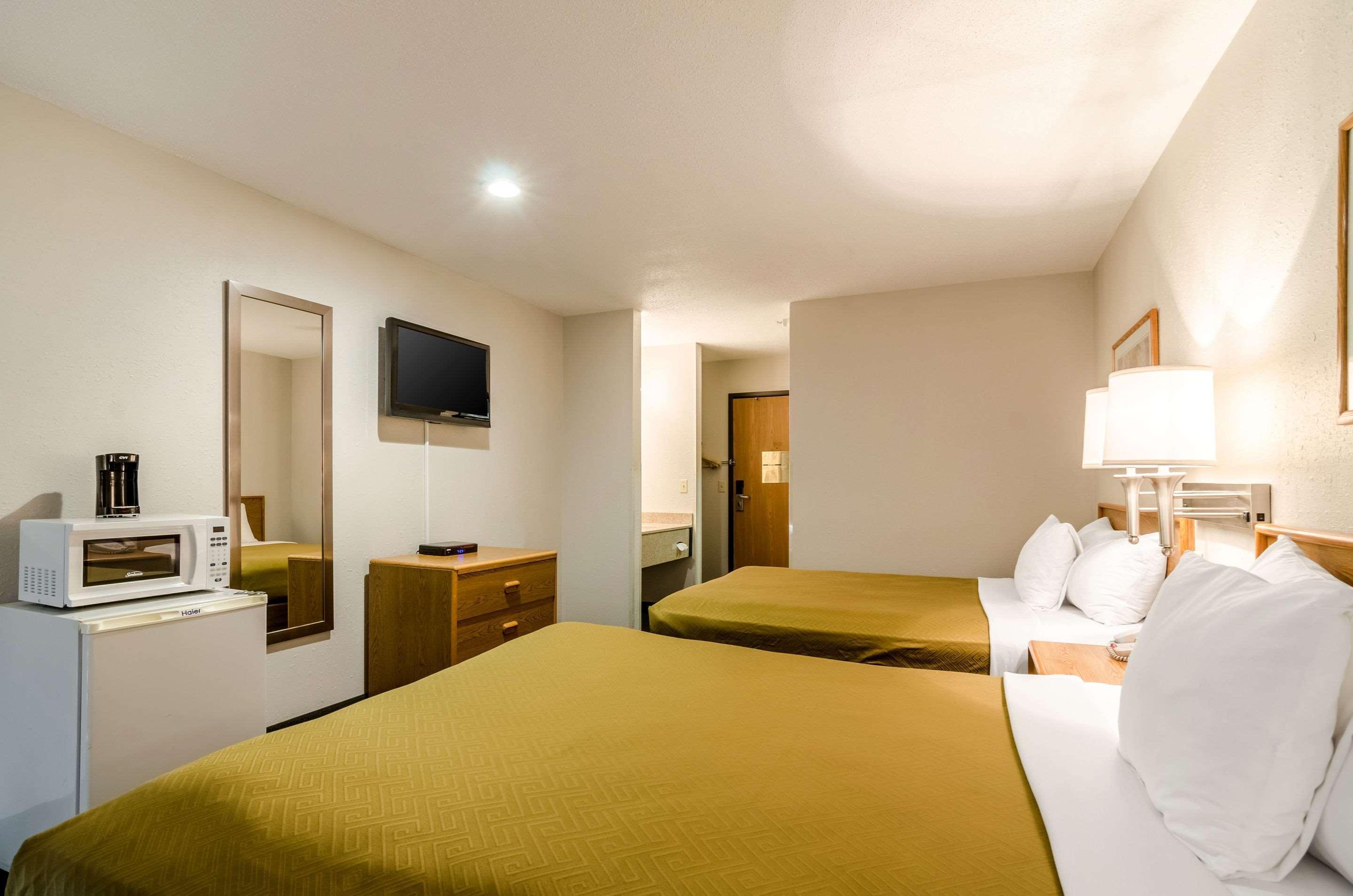 Ainsworth Rodeway Inn מראה חיצוני תמונה