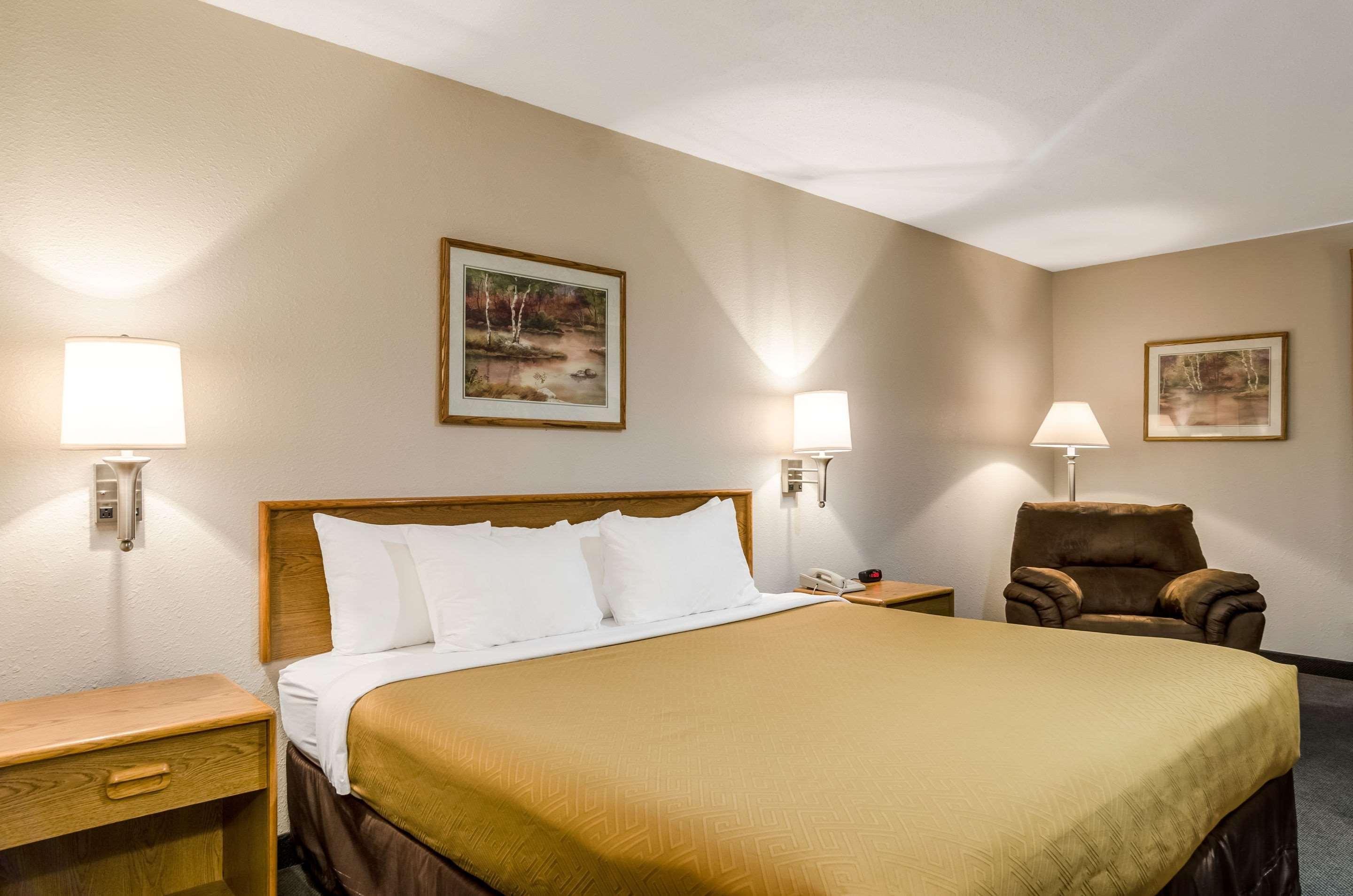 Ainsworth Rodeway Inn מראה חיצוני תמונה