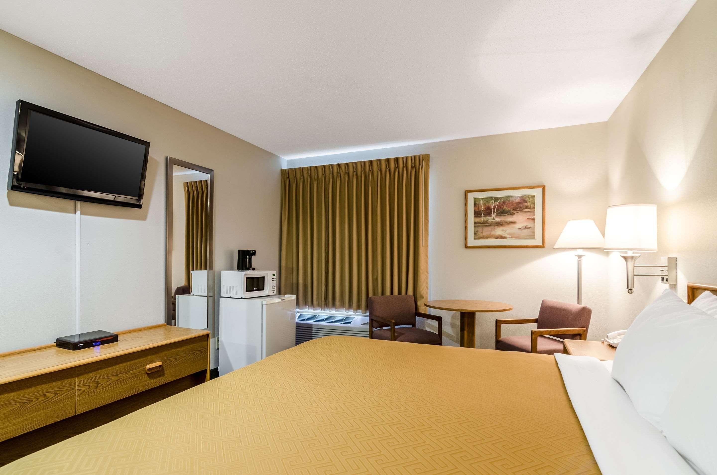 Ainsworth Rodeway Inn מראה חיצוני תמונה