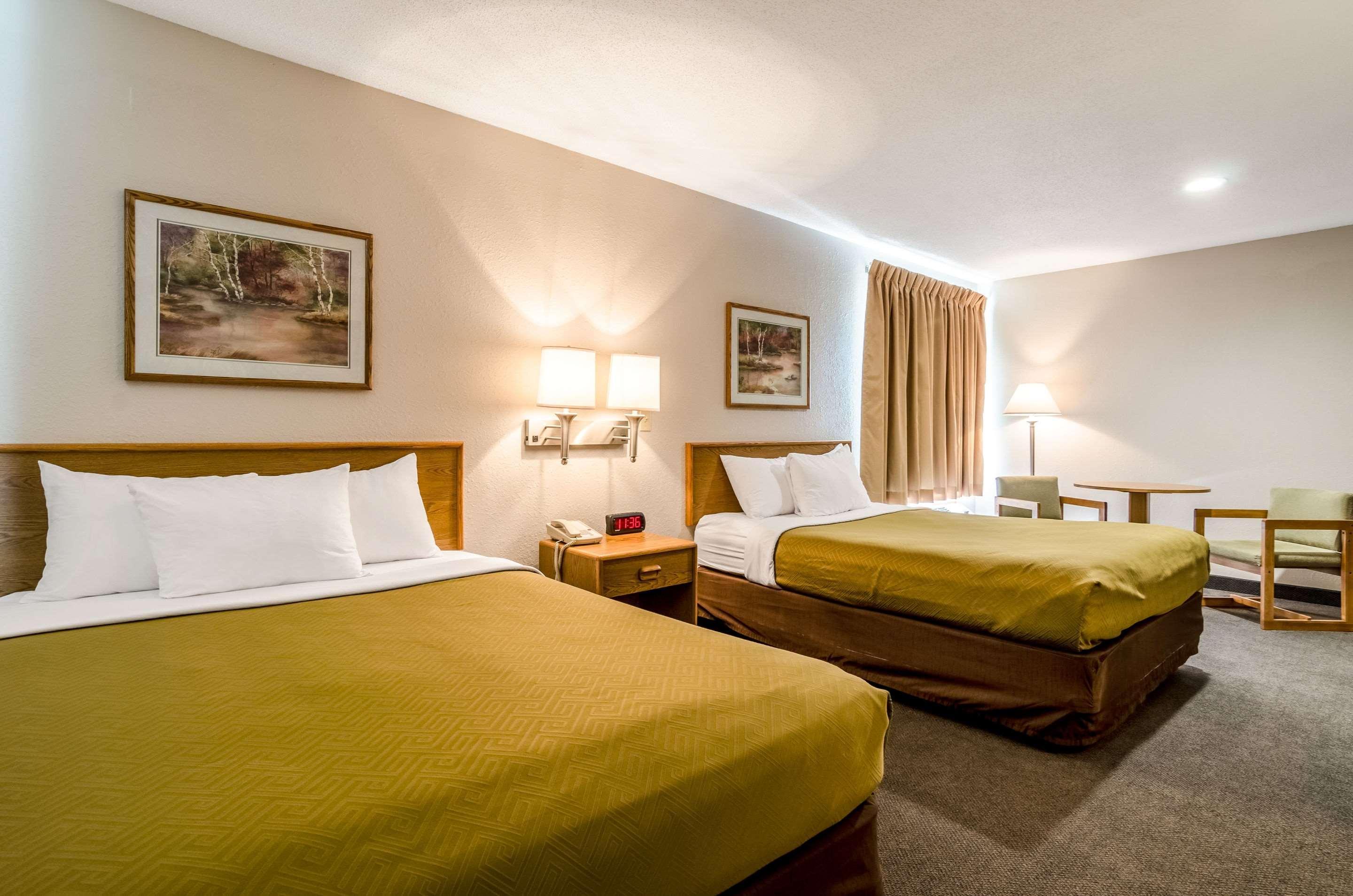 Ainsworth Rodeway Inn מראה חיצוני תמונה