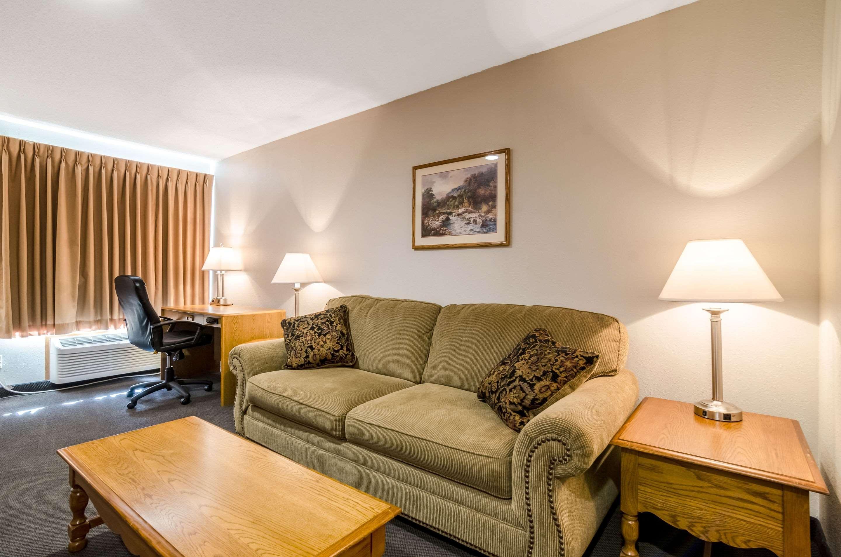 Ainsworth Rodeway Inn מראה חיצוני תמונה