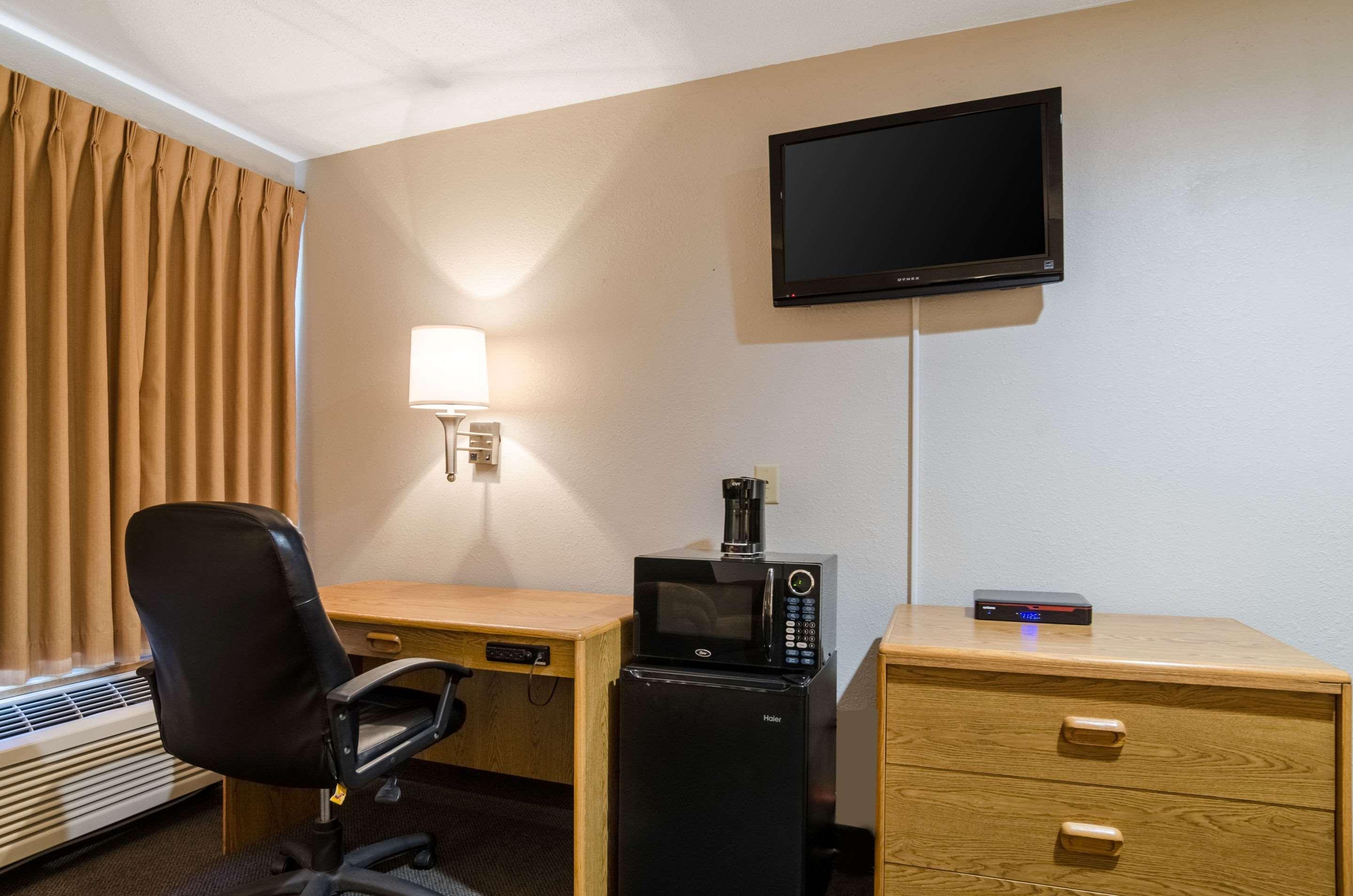 Ainsworth Rodeway Inn מראה חיצוני תמונה
